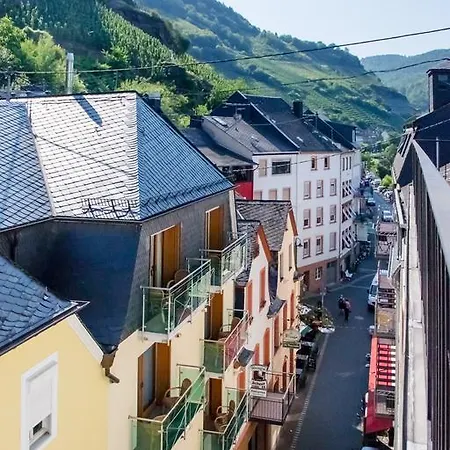 Zum Grünen Kranz Hotel 3*